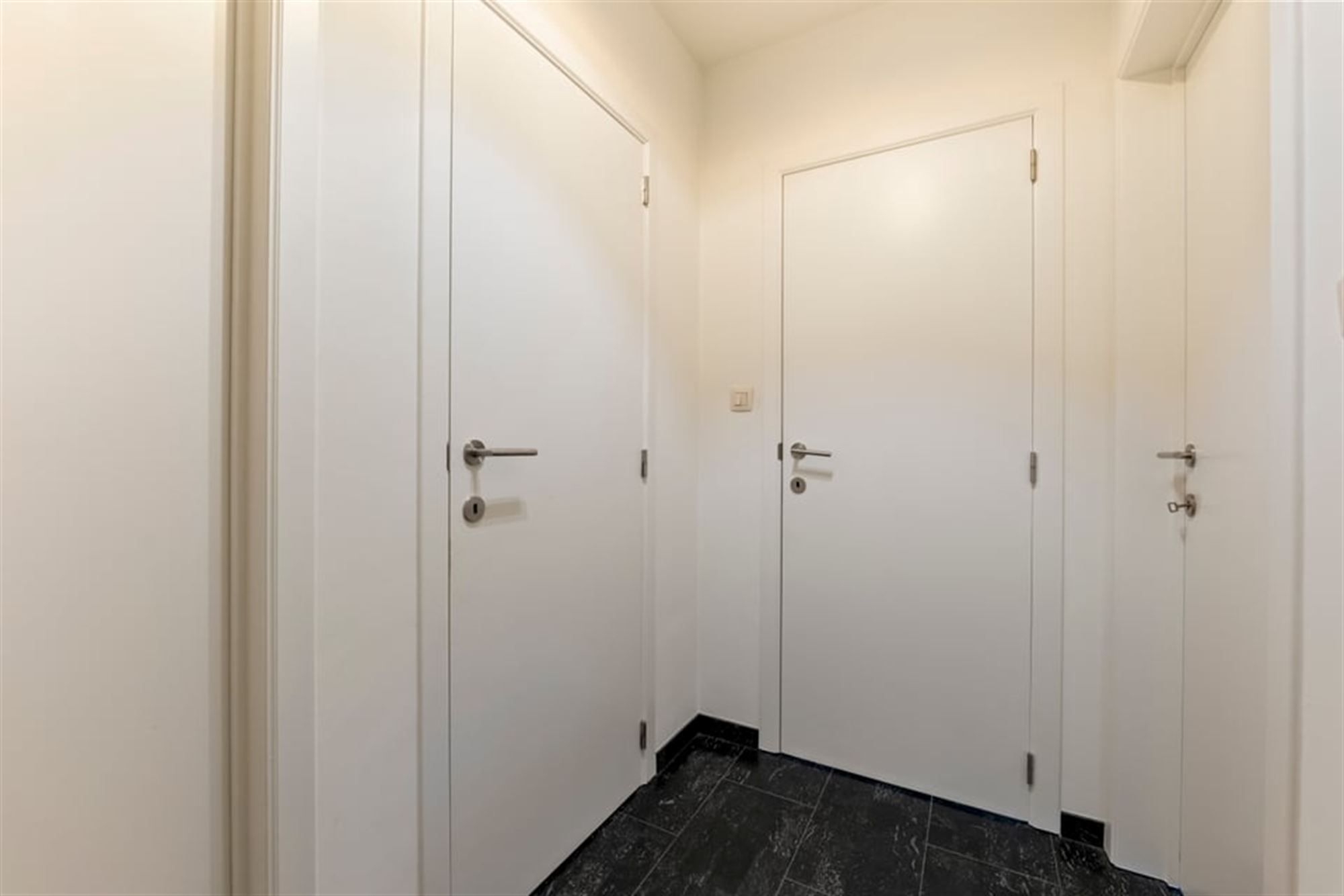 GEZELLIG 2 SLK APPARTEMENT MET STAANPLAATS IN HET CENTRUM VAN SINT-TRUIDEN  foto 10