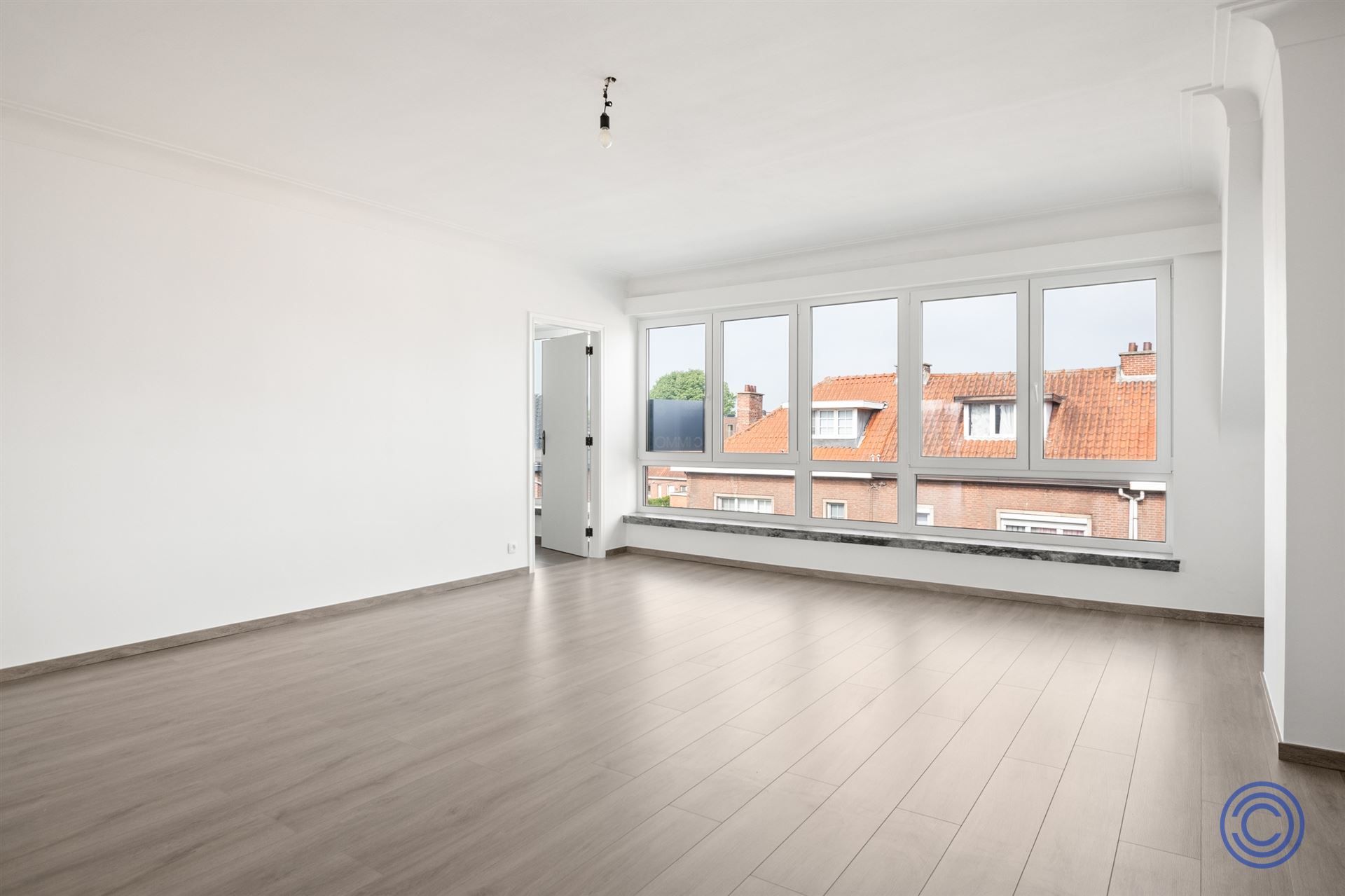 Volledig gerenoveerd 2-slp appartement met zonnig terras! foto 12