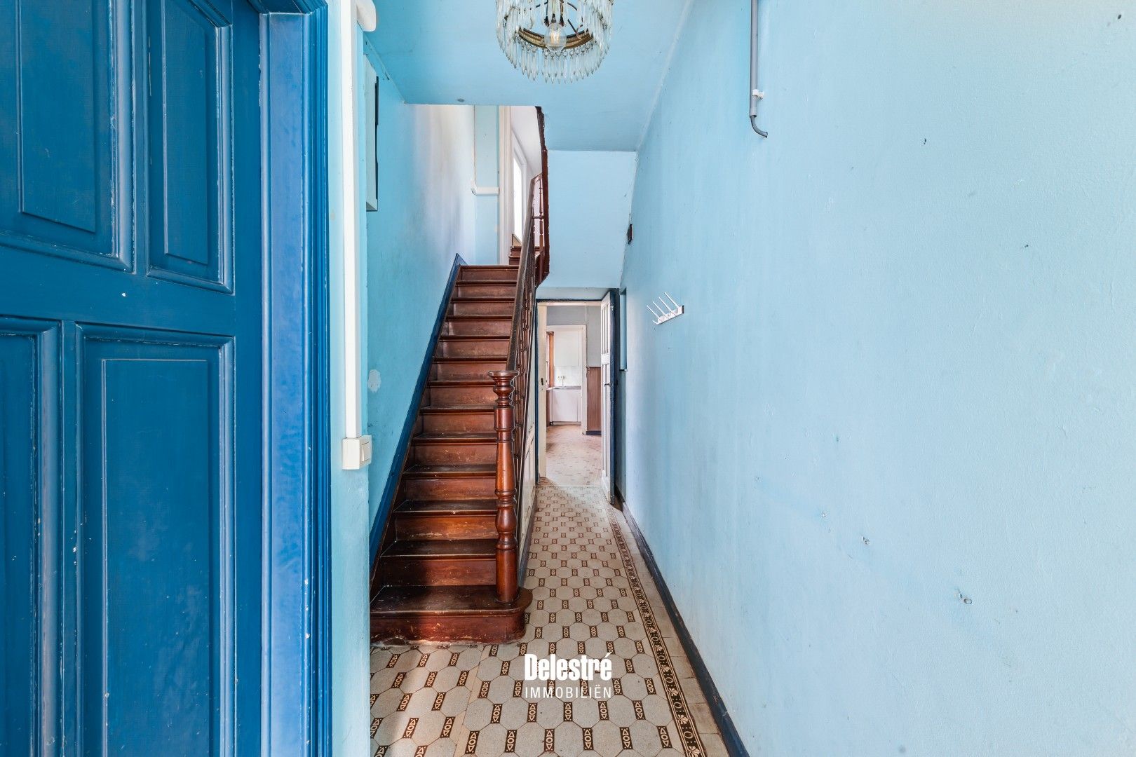  RENOVATIEPAREL MET GARAGE EN ZALIGE TUIN WELLE foto 3