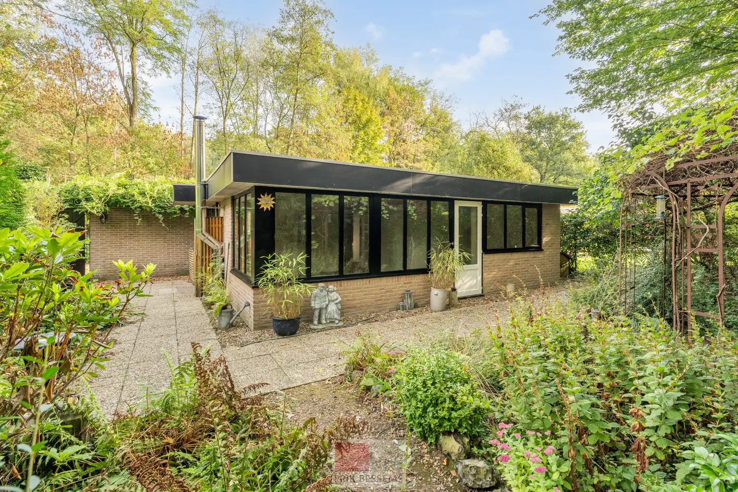 Op te frissen bungalow, gelegen op het vakantiepark Sunclass Sonnevijver. foto 15