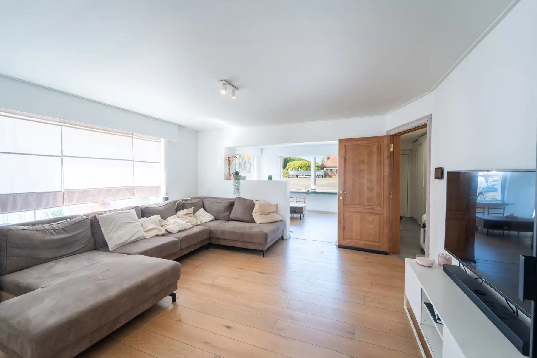 Ruime woning met bijgebouw en uitzicht op het Drongengoed foto 4
