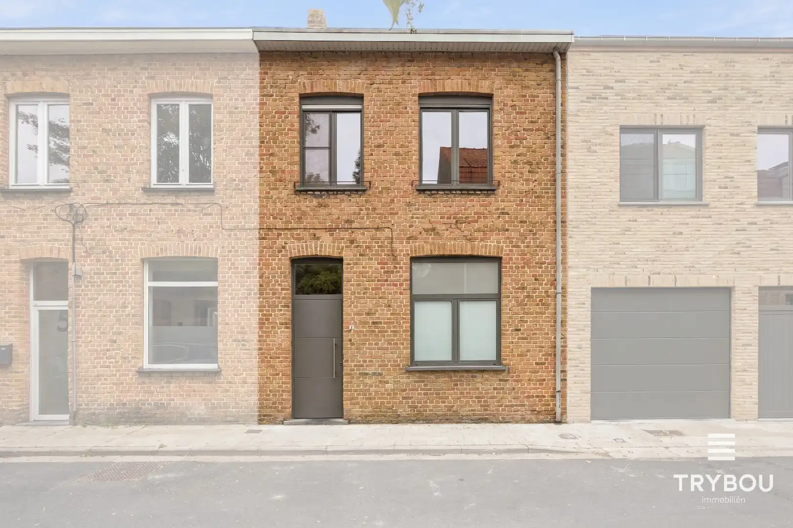 Ruime rijwoning in het centrum van Ieper! foto 3