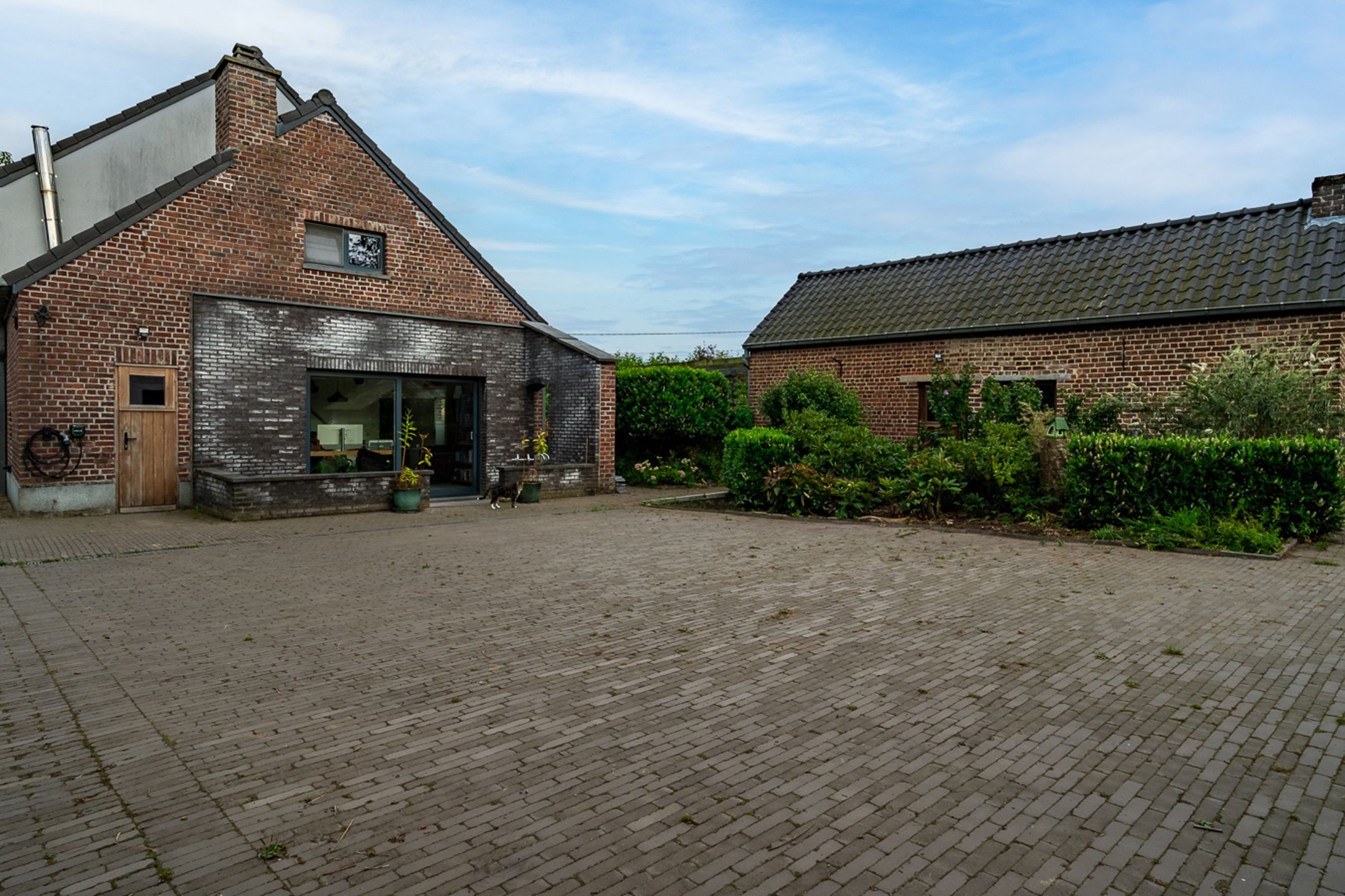 Uitzonderlijke hoevewoning op prachtig perceel foto 2