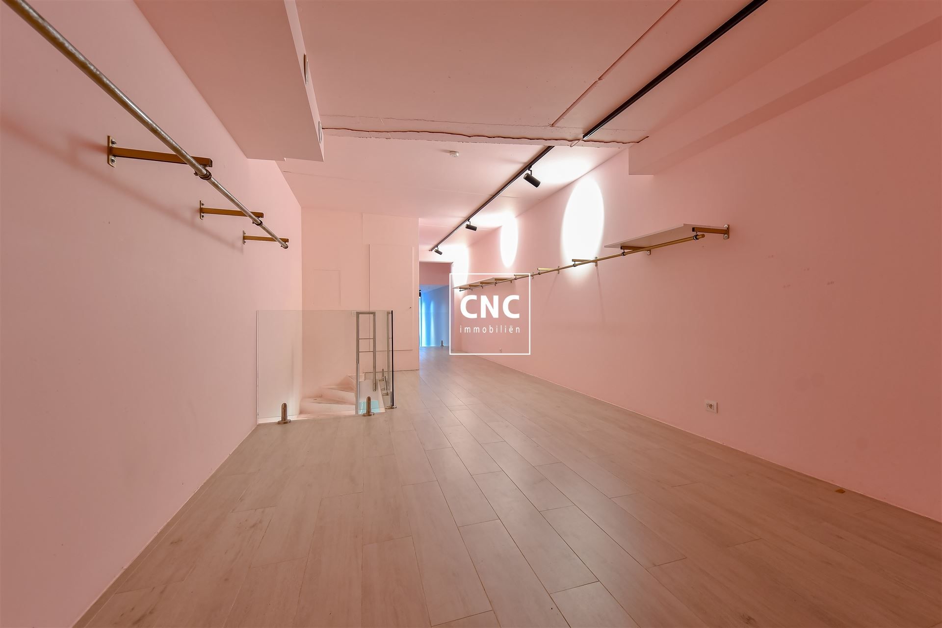 Recent lichtrijk handelspand in het commerciële centrum van Knokke foto 8