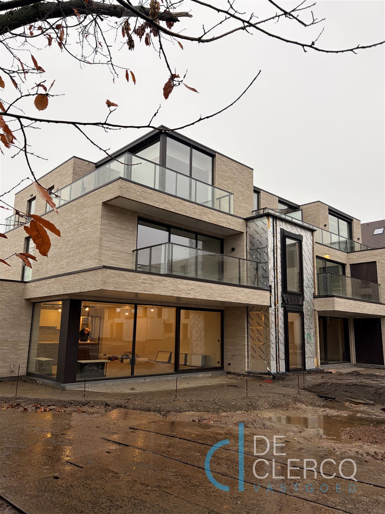 Gloednieuw appartement te huur in centrum Lochristi!  foto {{pictureIndex}}