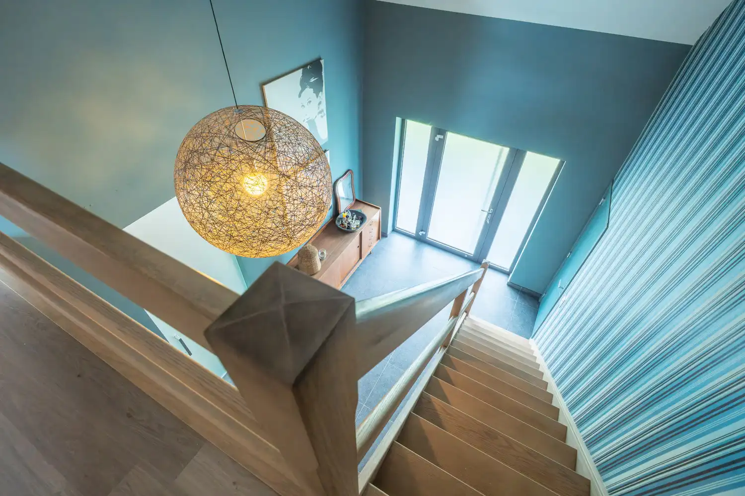 Een zonovergoten woning met aangelegde tuin en vijver, met instelprijs. foto 10