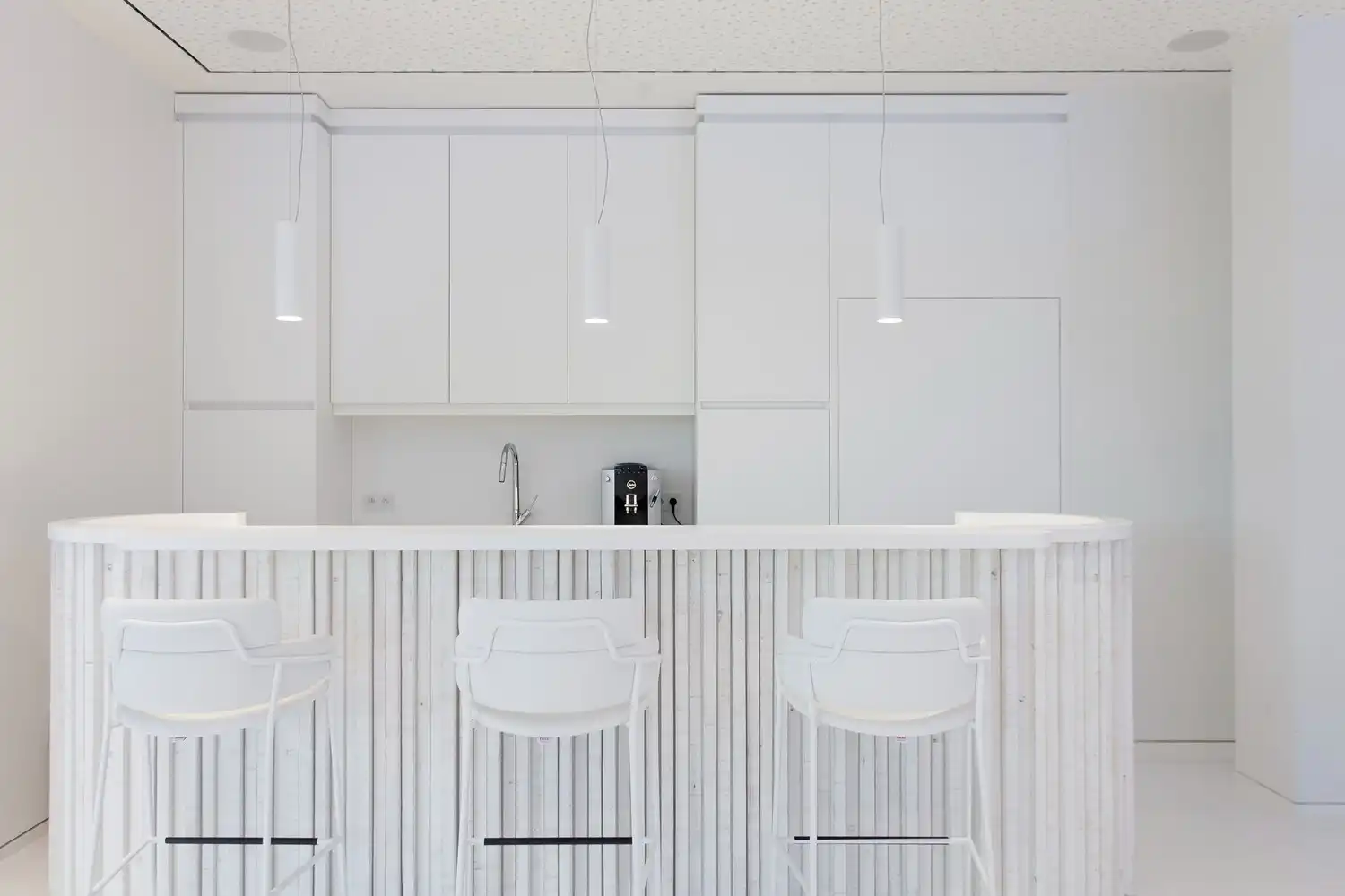 1067m² hoogwaardig kantoorgebouw foto 4