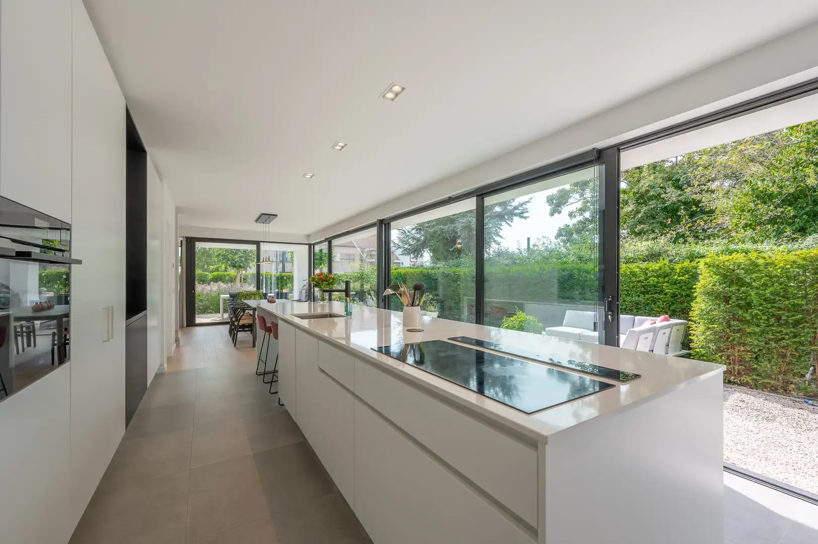 Prachtige hedendaagse villa met zonnige tuin en terrassen op fietsafstand van de zee. foto 14