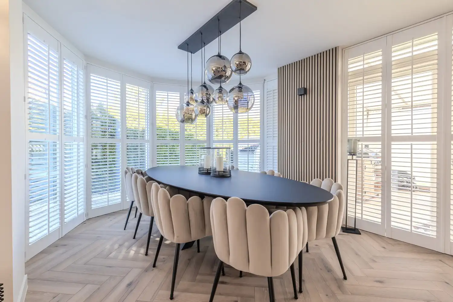 Stijlvolle, instapklare woning met vier slaapkamers, twee badkamers en verwarmd zwembad te koop in Lanaken foto 10