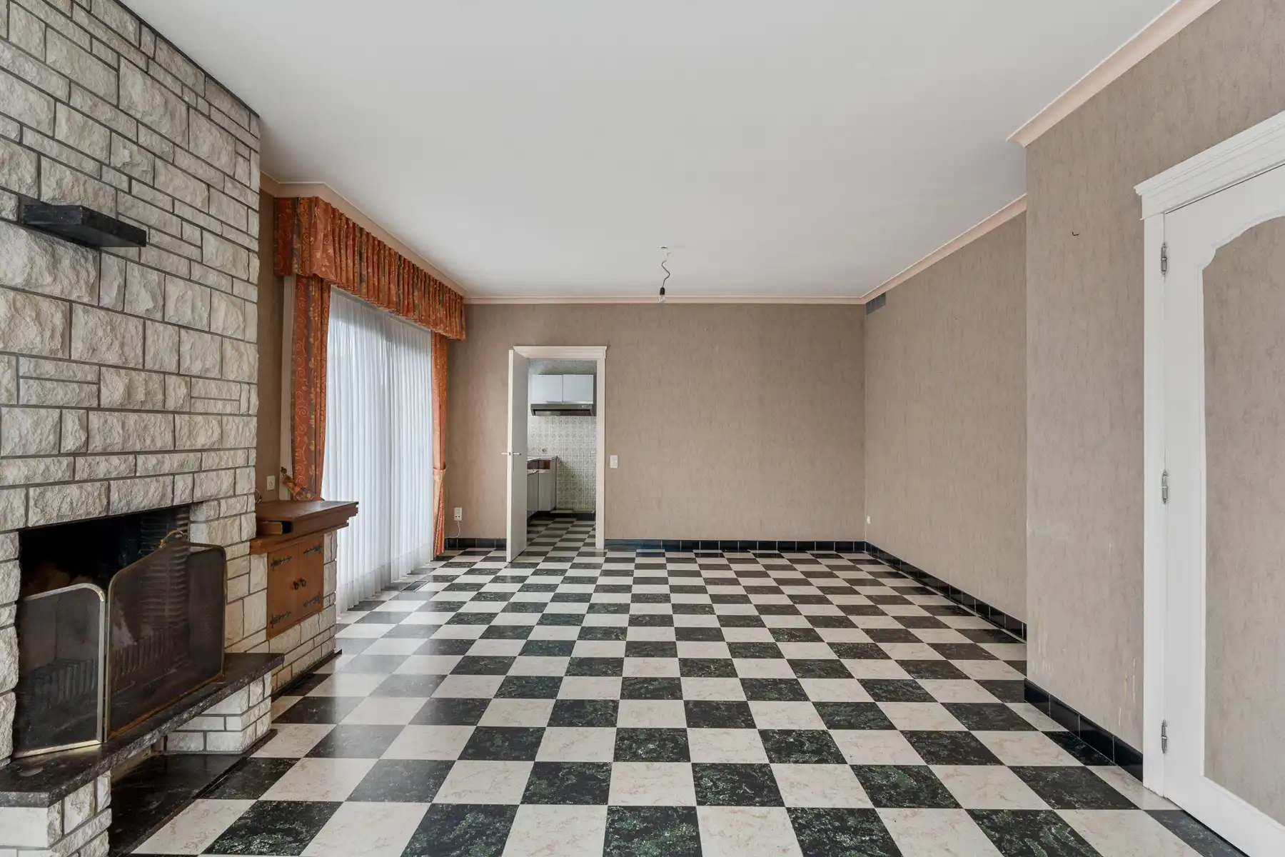 Woning met magazijn/atelier van 412 m² in Ingooigem foto 6