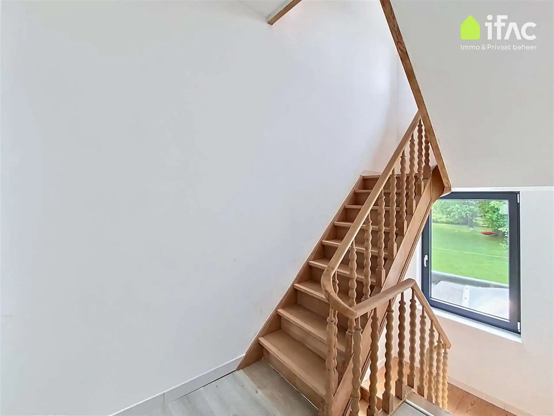 Volledig gerenoveerde woning met geweldige tuin op 28a 34ca foto 29