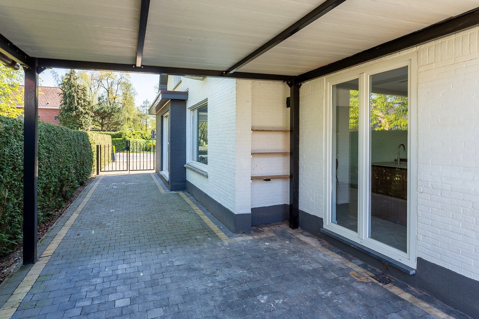 Nét gerenoveerde woning met aangename tuin  foto 28