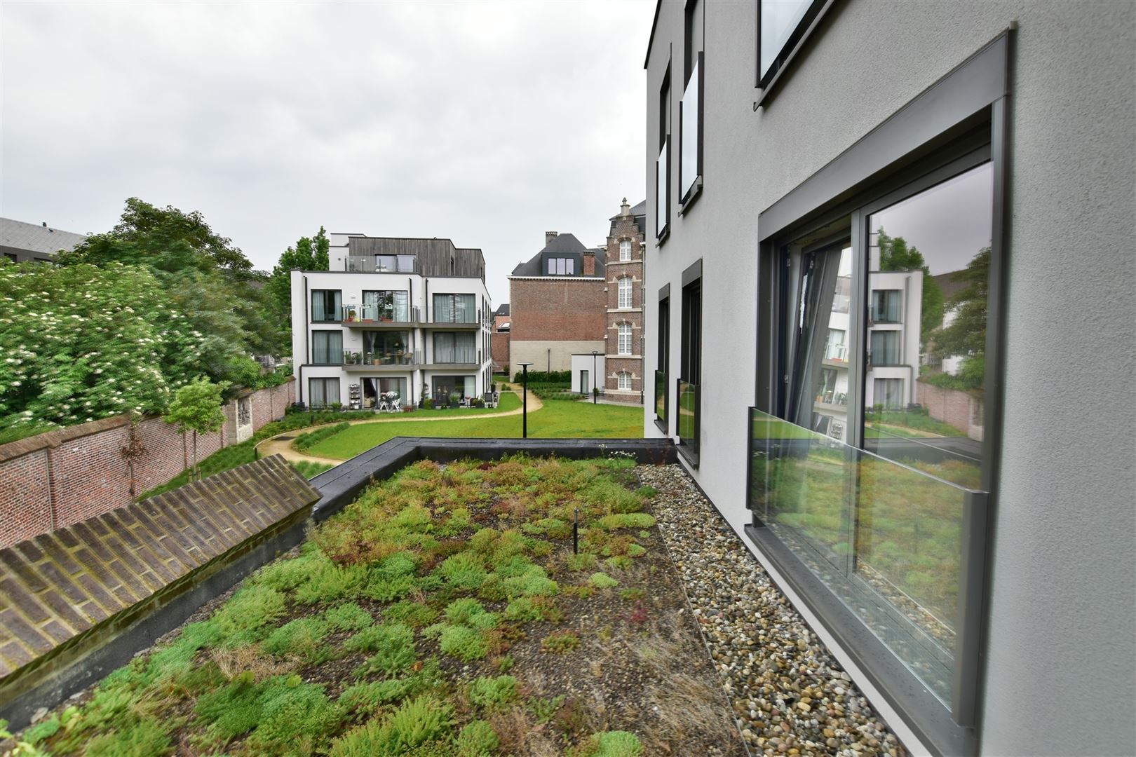 Prachtige assisentiewoning met terras in het beschermd monument genaamd "Zwartzusterklooster" gelegen in het hartje van Dendermonde  foto 7