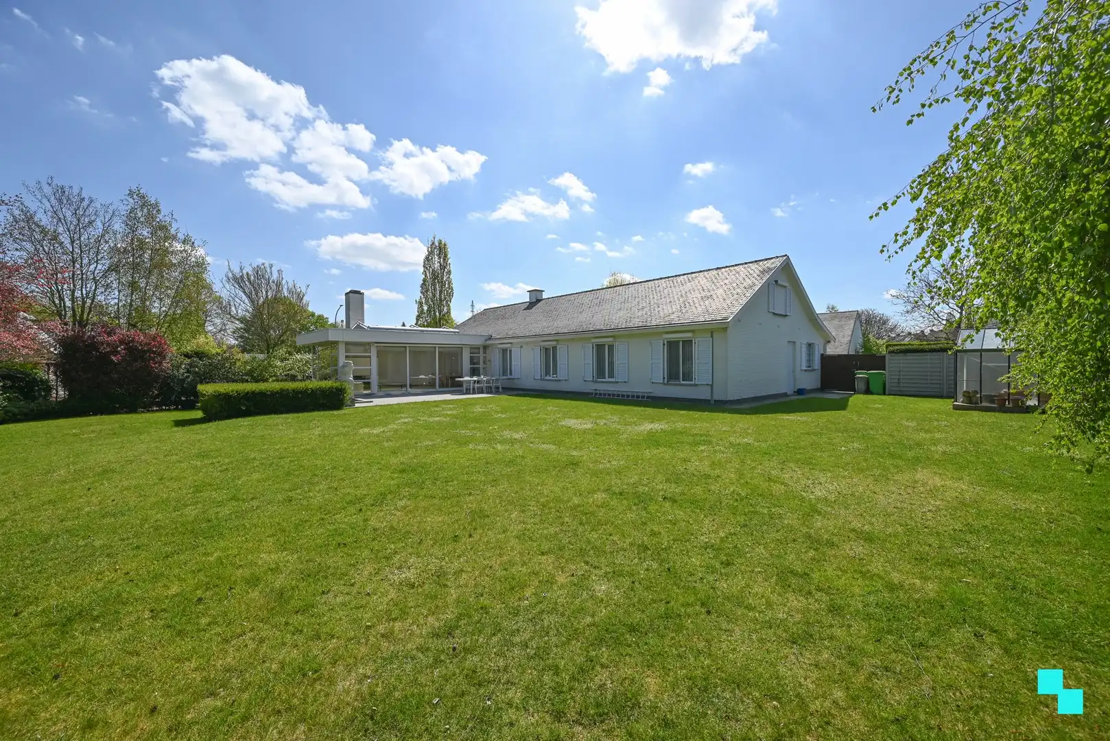 Verrassend ruime woning op hoekperceel te Izegem, Bosmolens foto 13