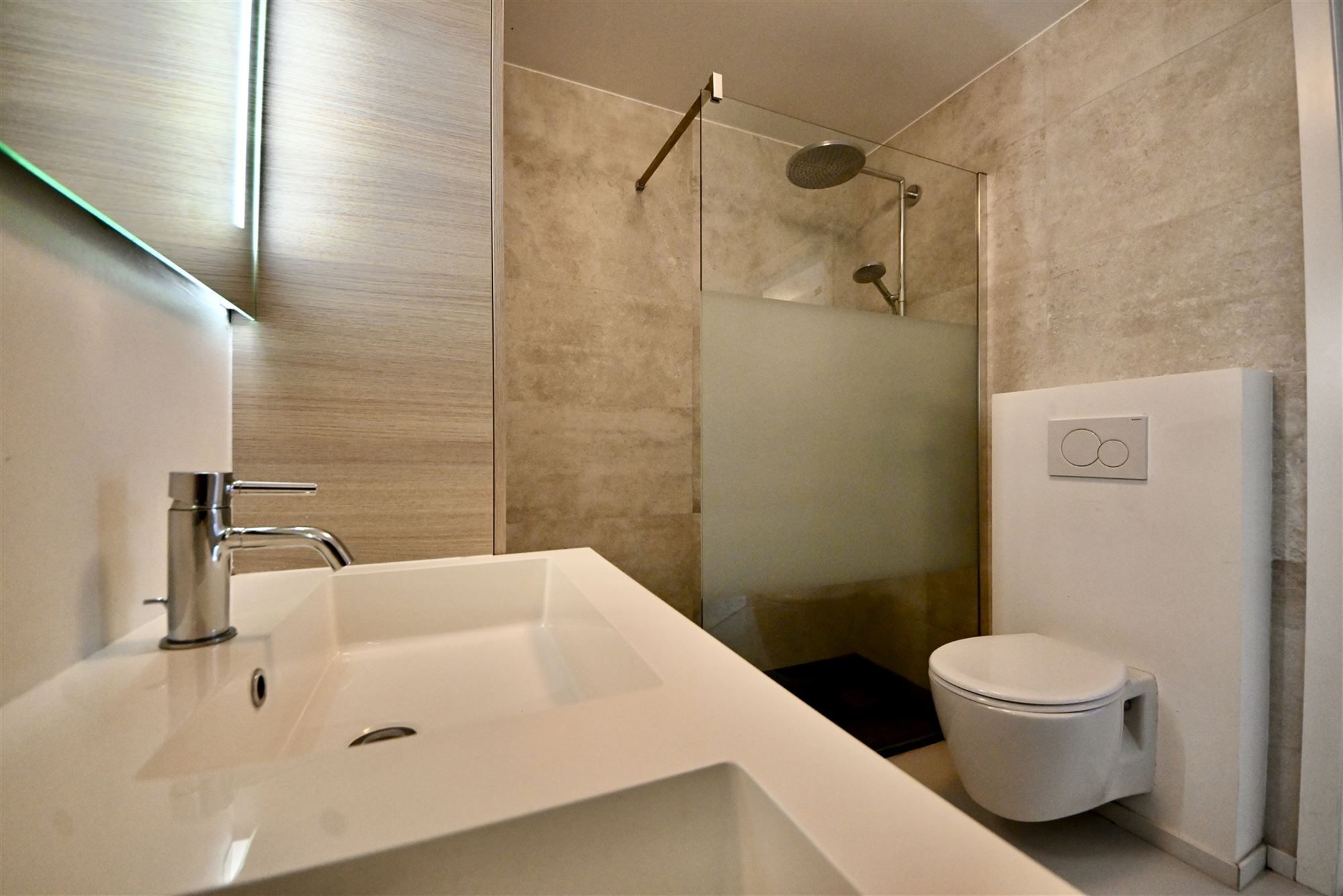 Appartement met 2 slaapkamers, terras en staanplaats.  foto 14