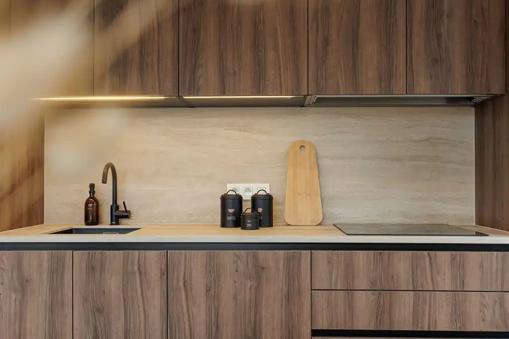 Gerenoveerd appartement met overdekt terras foto 3