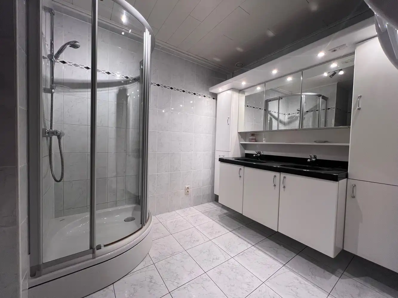 Instapklaar appartement met 2 slaapkamers en zonnig terras foto 9