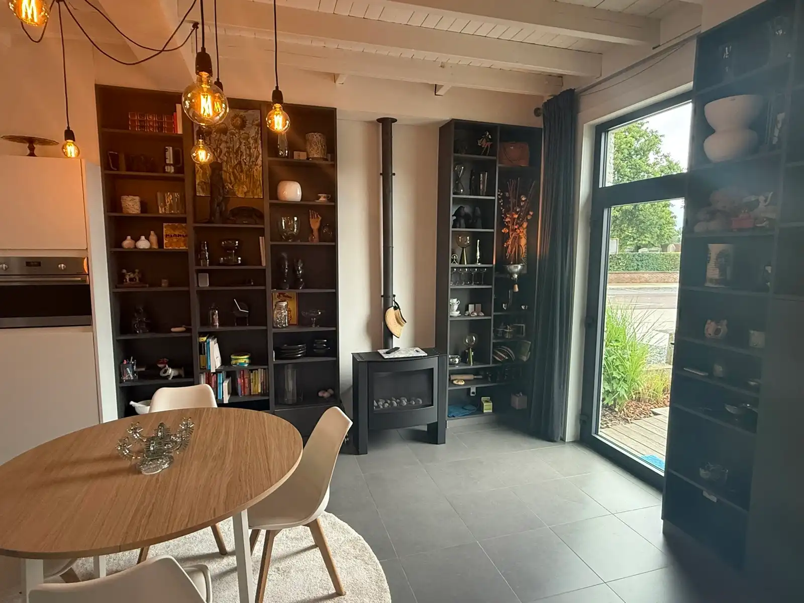 Gemeubeld instapklaar hip huisje !!! foto 8