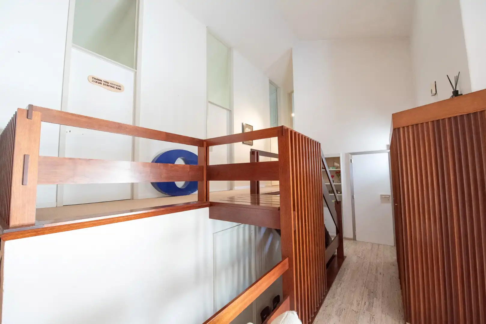 TE KOOP: Ruime architectenwoning in residentiële wijk 'De Piste'. Rustig, groen en zeer bereikbaar op een perceel van maar liefst 1800m²!  foto 7