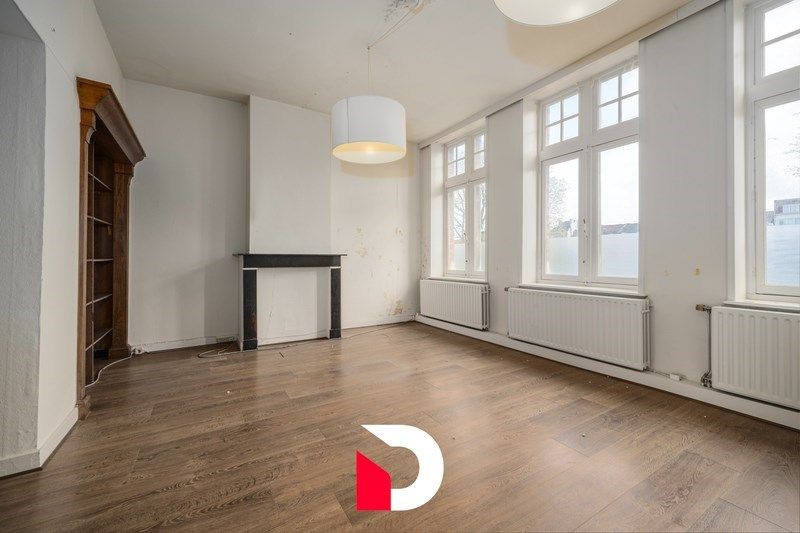 Eclectische burgerwoning op de rand van de historische stadskern foto 7