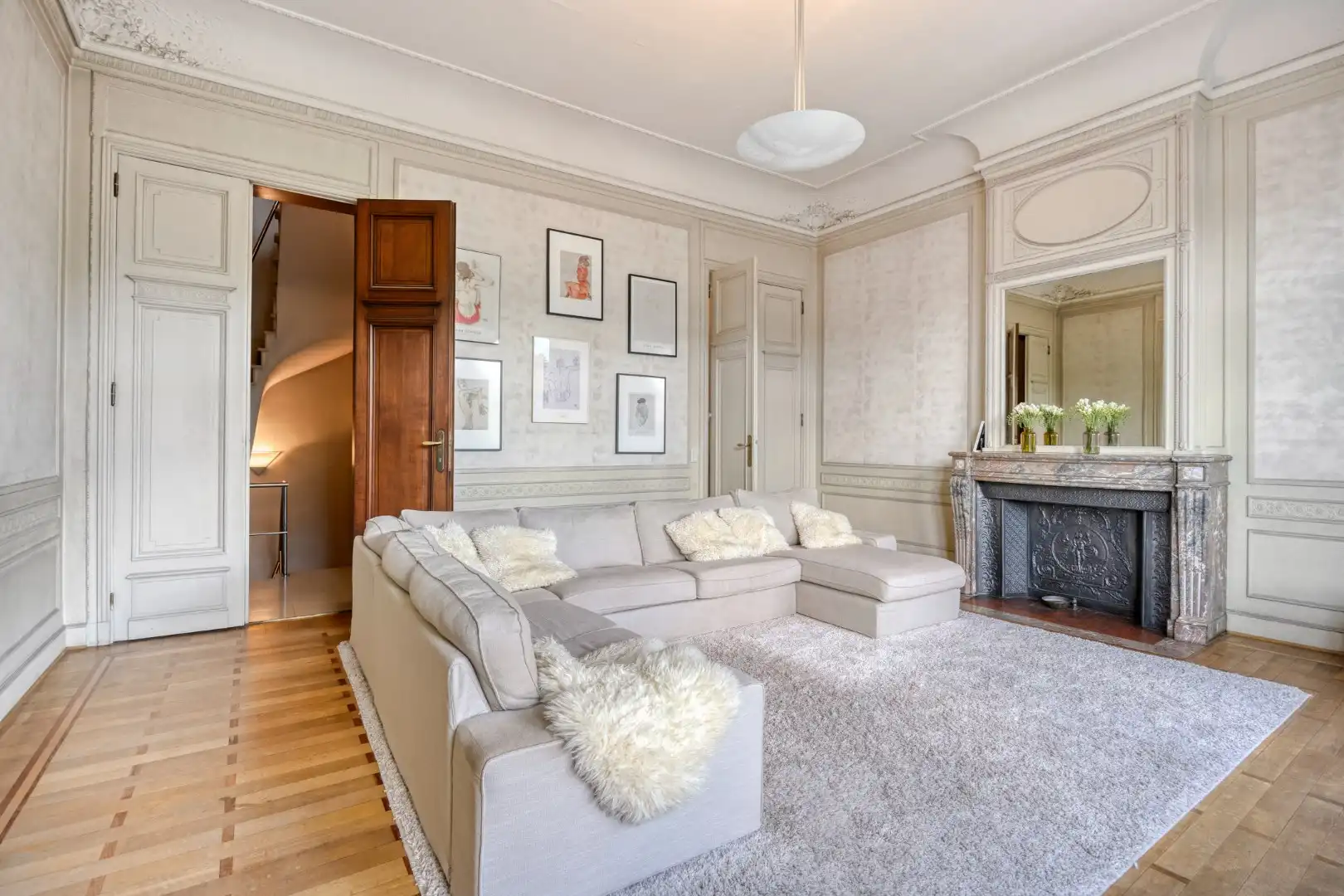 Hoofdfoto van de publicatie: Prachtig herenhuis op de Tiensevest met mogelijkheid tot praktijkruimte - bewoonbare opp. 555 m² 