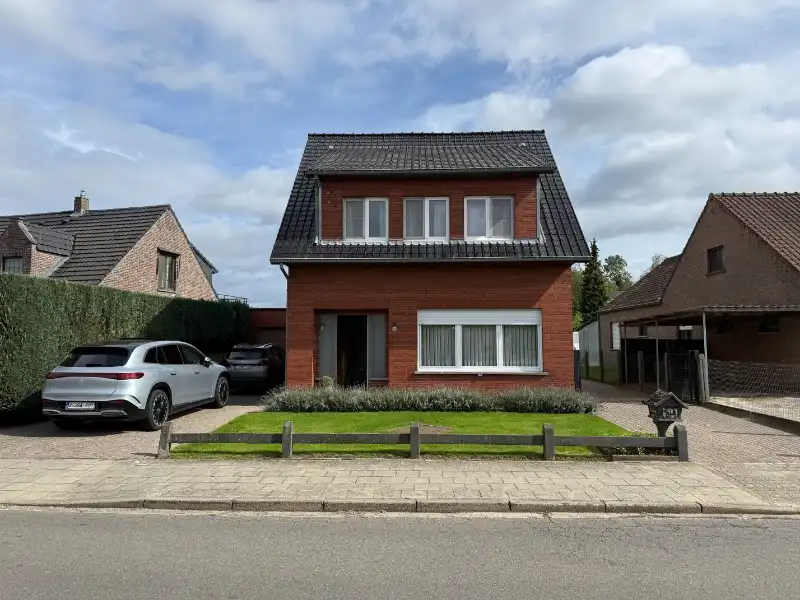 Hoofdfoto van de publicatie: Vrijstaande woning met 3 slaapkamers, garage en tuin in Geel