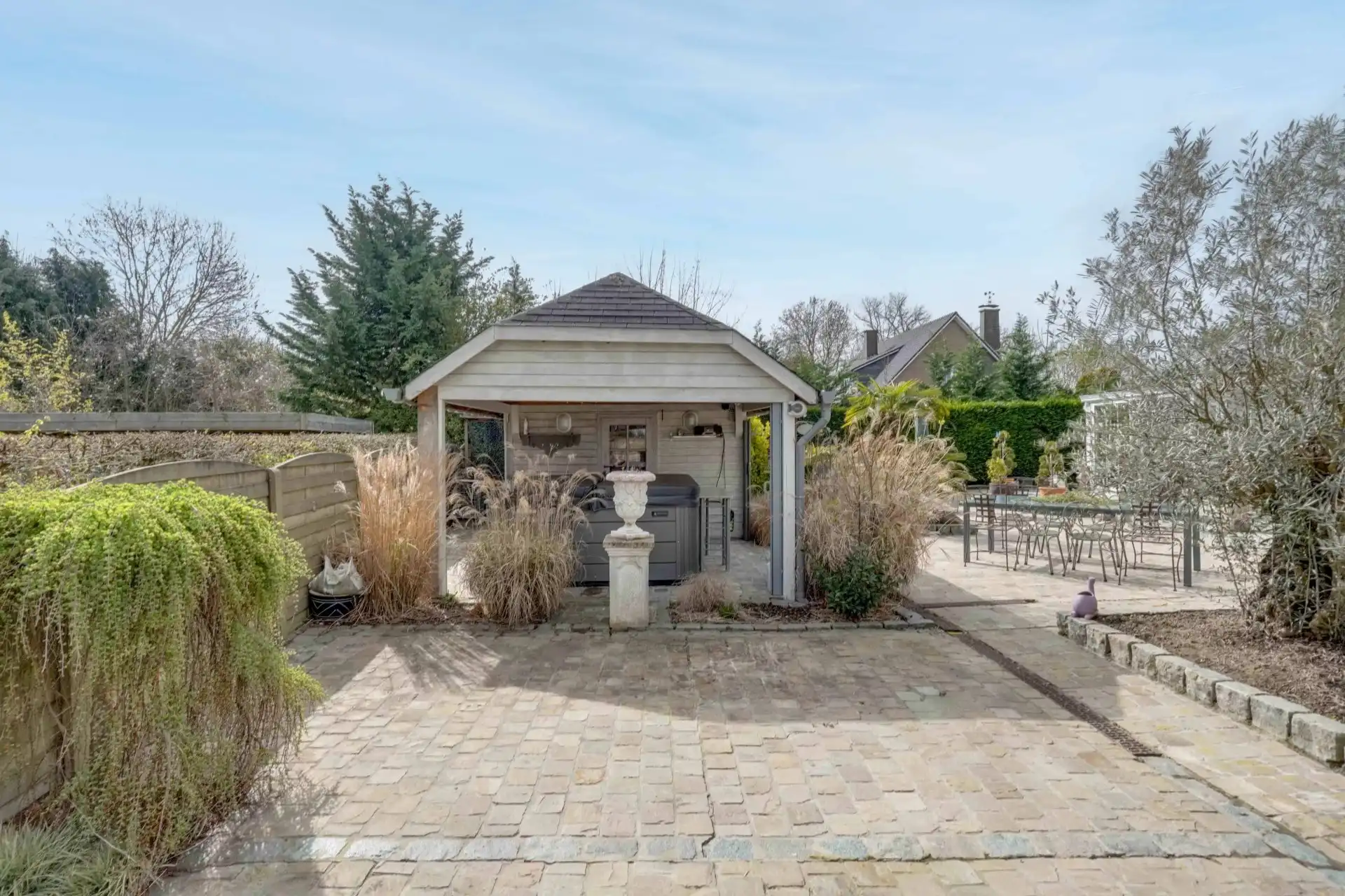 Ruime villa op een goede locatie foto 26