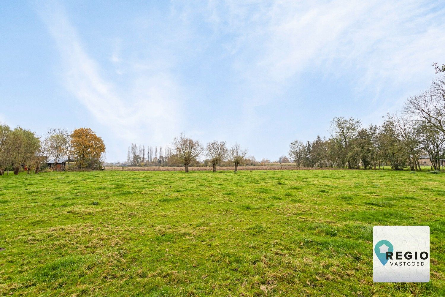 Hoofdfoto van de publicatie: Uitzonderlijk gunstig gelegen laagbouwvilla – Landelijk verzicht.