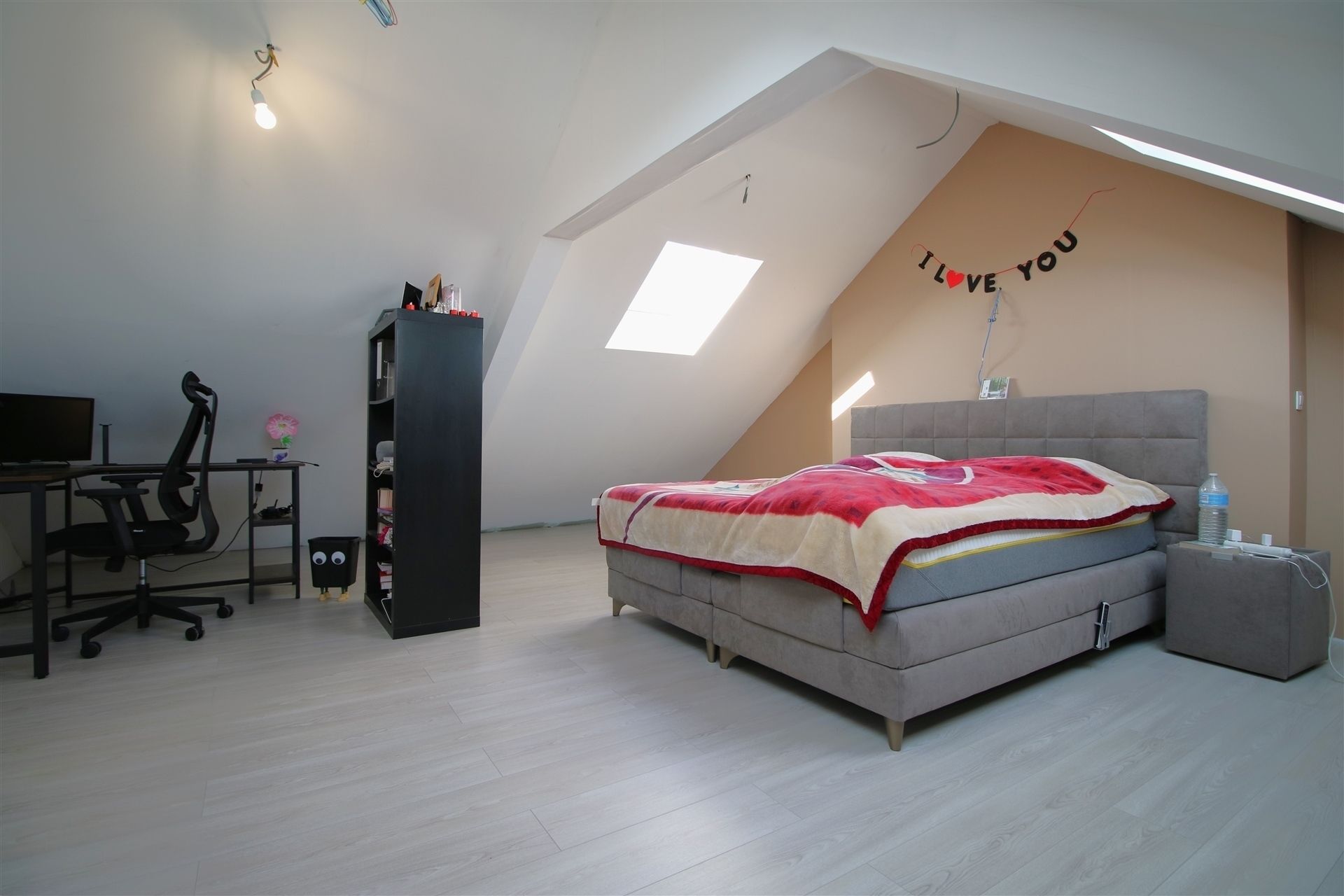 Gerenoveerde woning met 4 slaapkamers foto 22