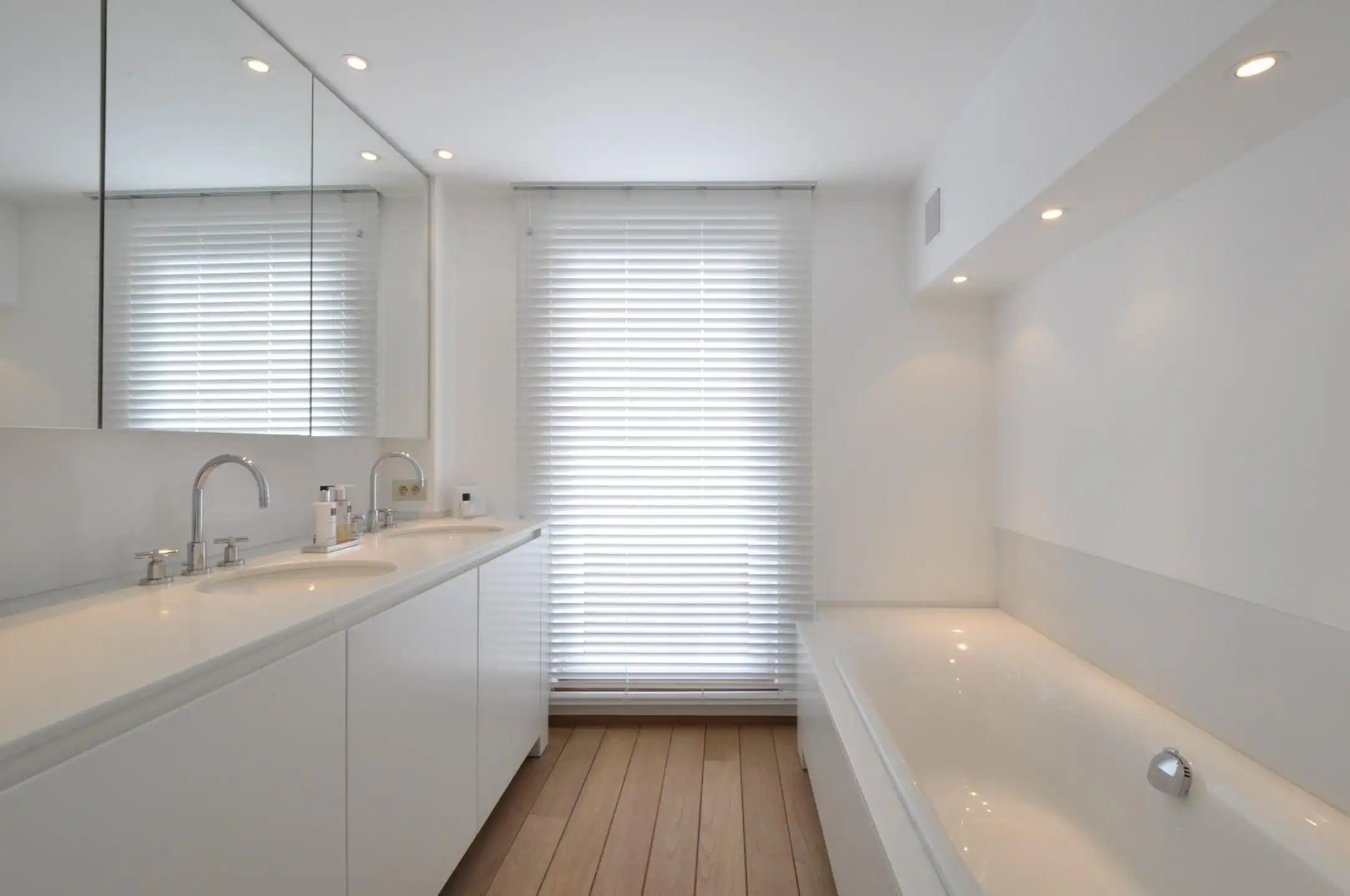 Elegant gemeubeld duplexappartement op de Dumortierlaan foto 15