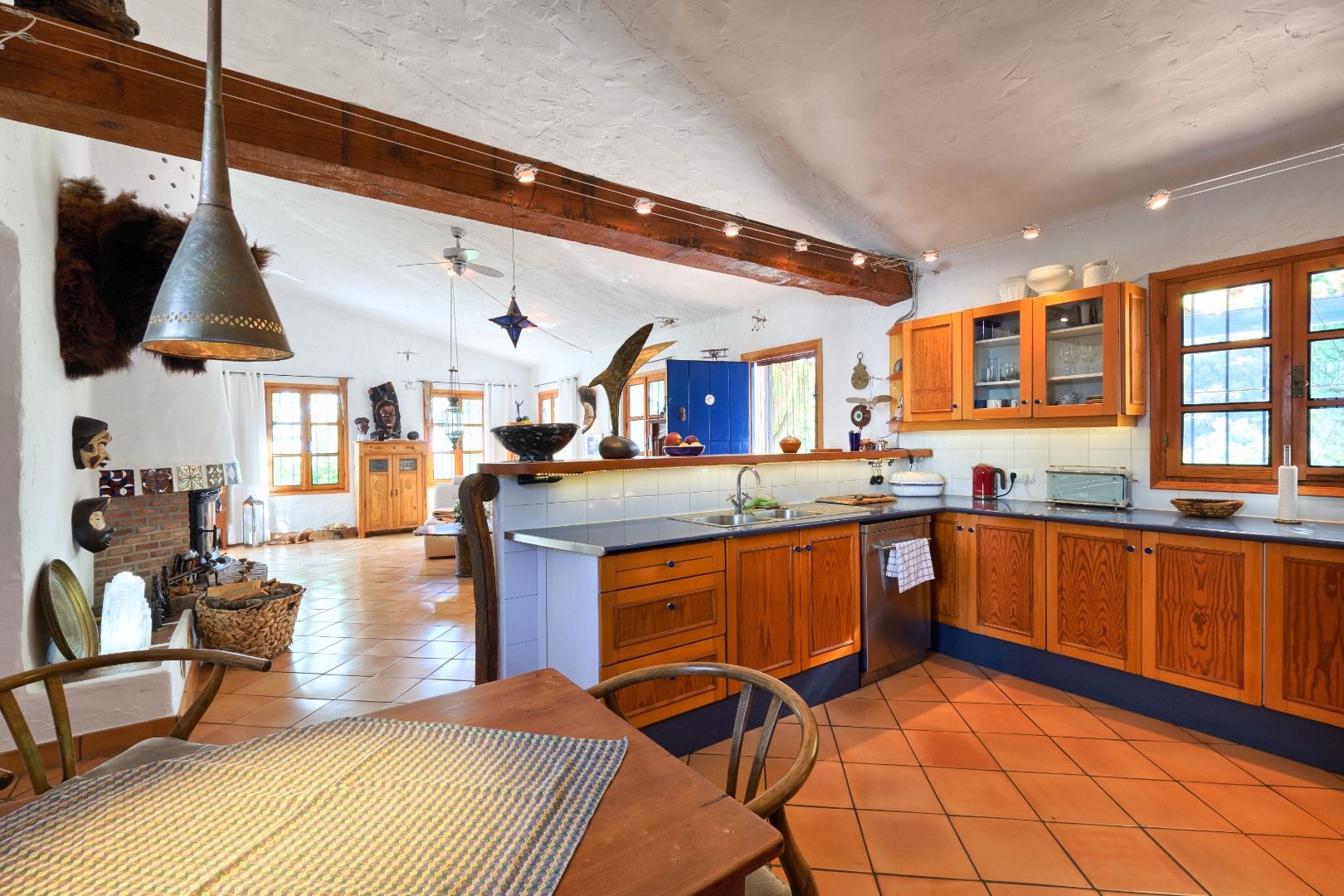 Finca dicht bij de Sierra Bermeja berg.  foto 13