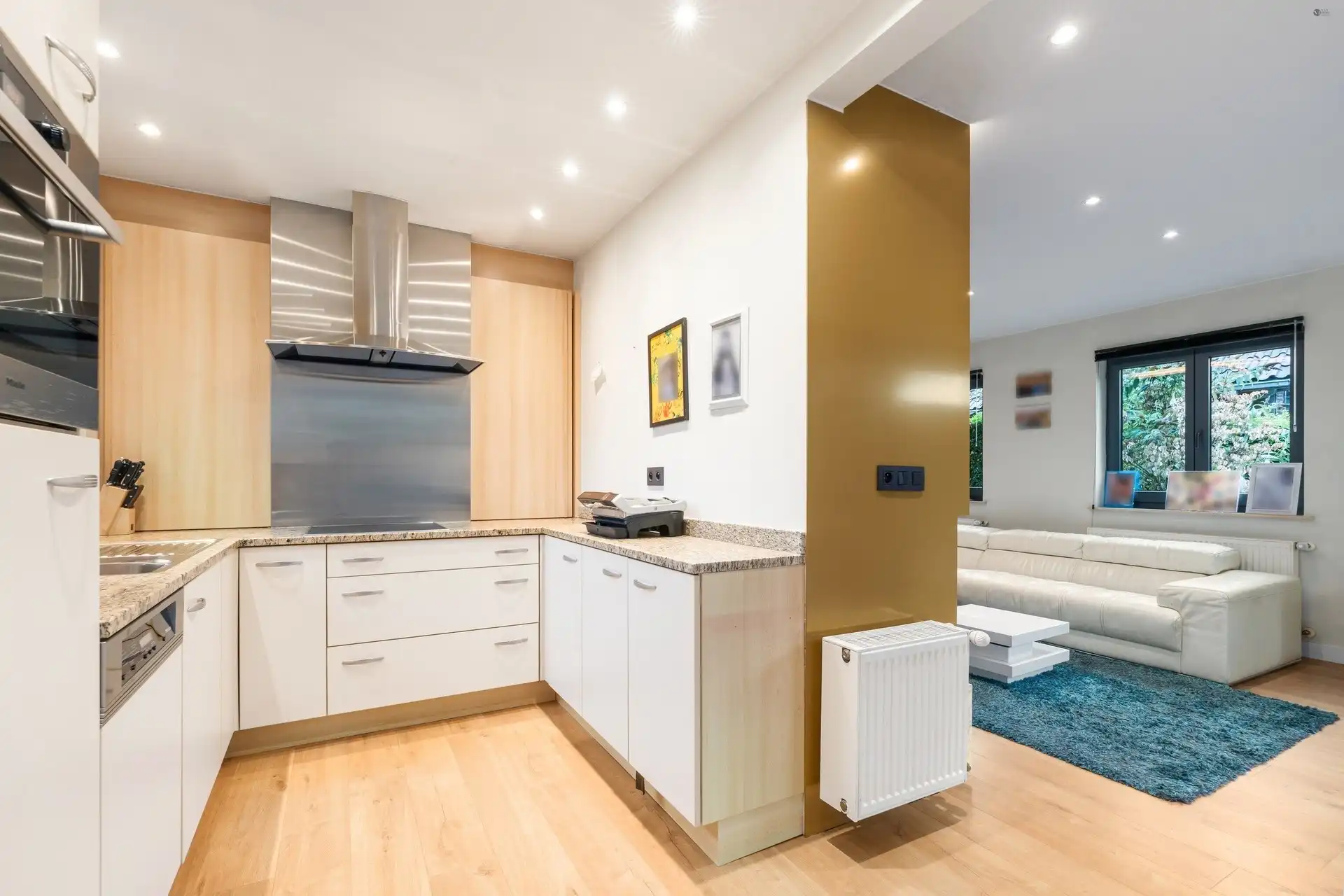 Instapklare woning met praktijk ruimte, 3 à 4 slaapkamers, 2 badkamers en veel parkeermogelijkheden foto 8