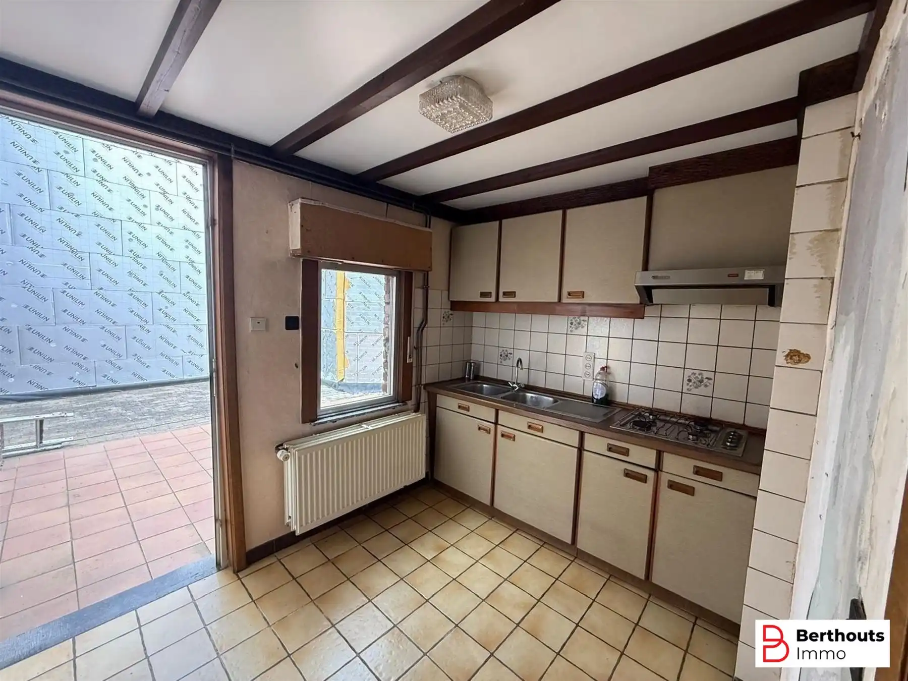 VOLLEDIG TE RENOVEREN  WONING MET PRACHTIGE TUIN OP 11 ARE  foto 6