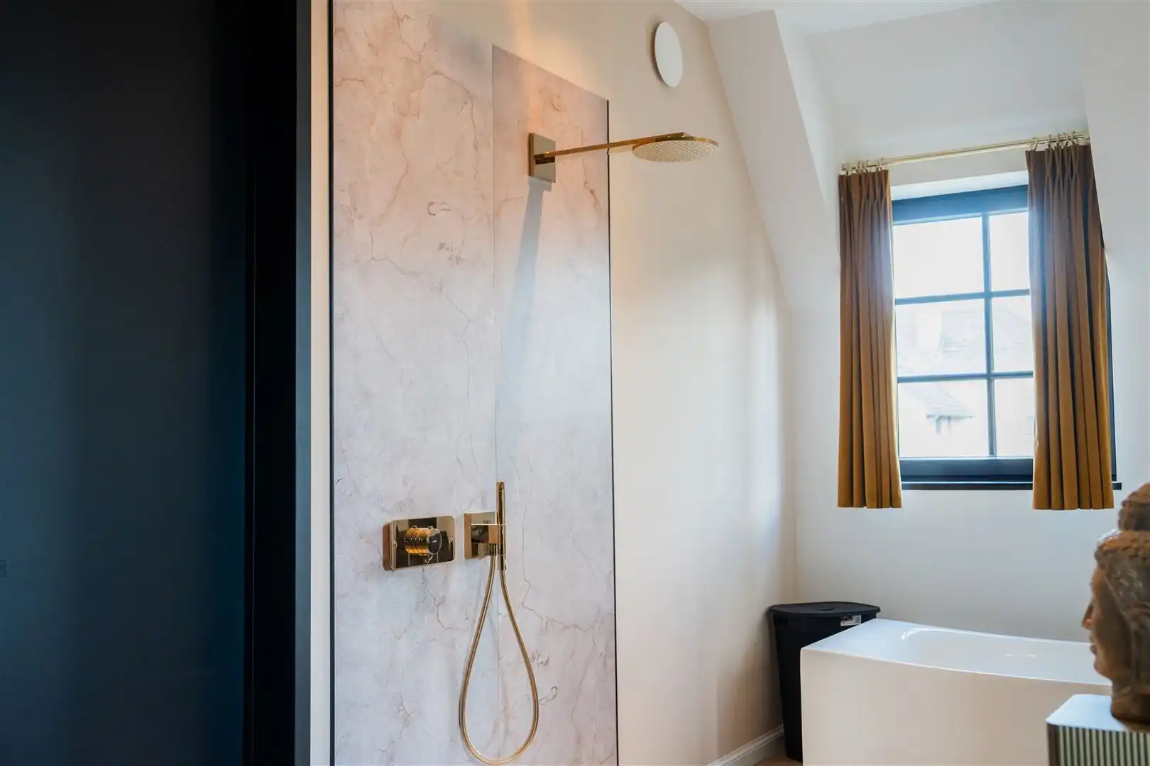 Prachtige woning met tuin en zwembad. foto 14