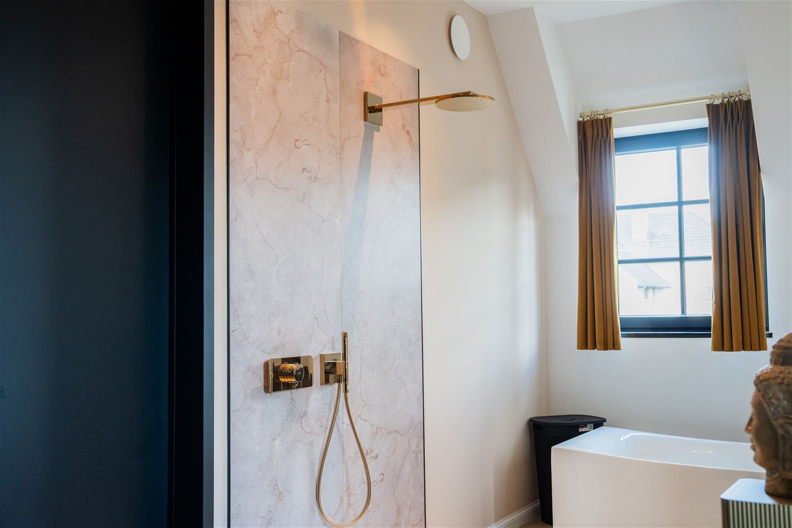 Prachtige woning met tuin en zwembad. foto 14