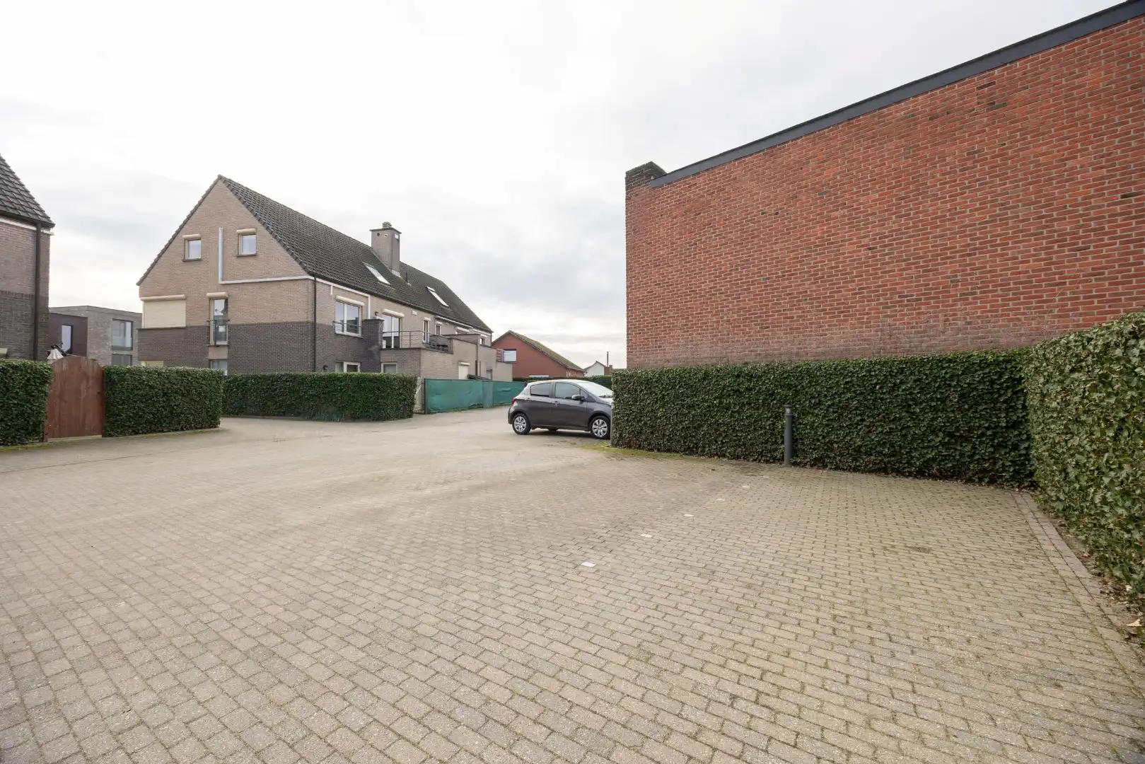 Ruim gelijkvloers appartement met terras en 2 slaapkamers te Overpelt centrum. foto 24