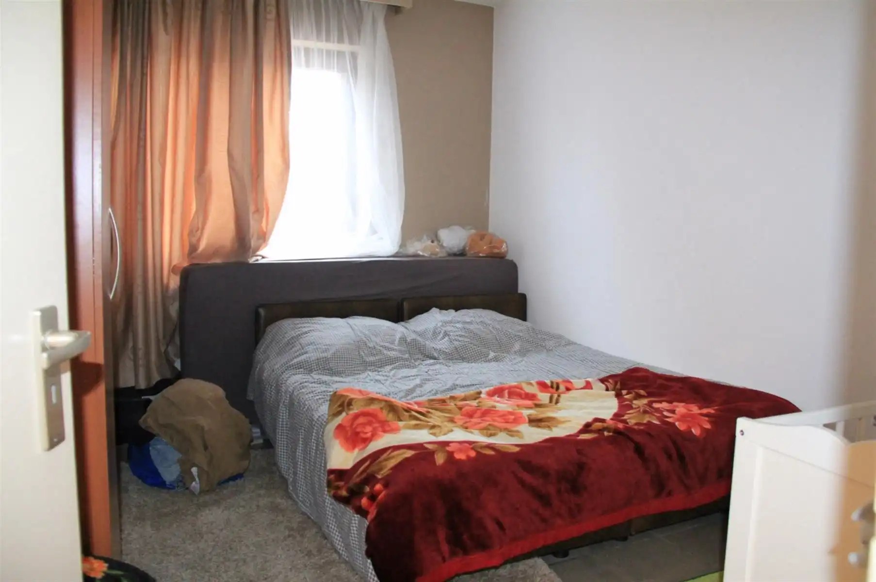 OPBRENGSTPAND (5 APPARTEMENTEN + 1 STUDIO + 4 CARPORTS) foto 9