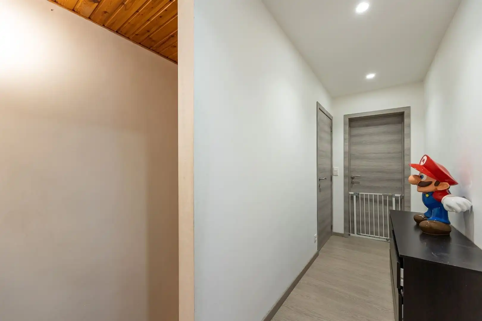 Woning met privé-staanplaats voor de deur foto 8