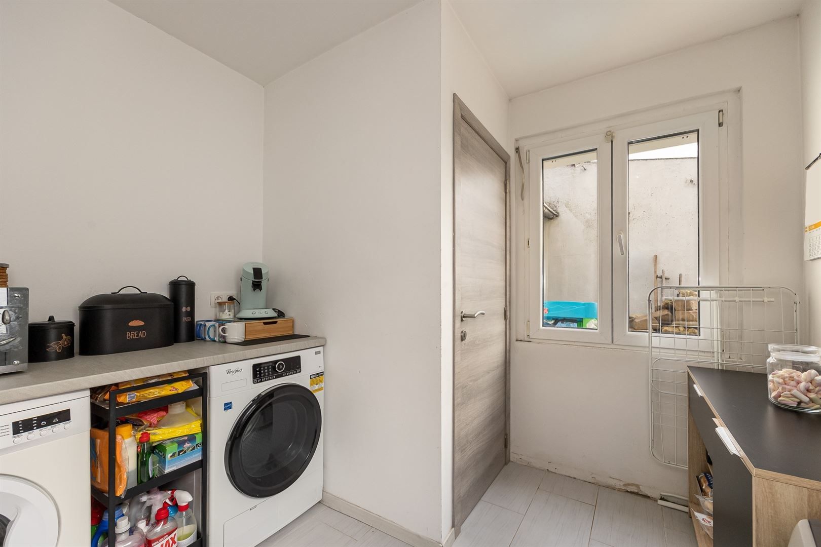 Woning met privé-staanplaats voor de deur foto 8