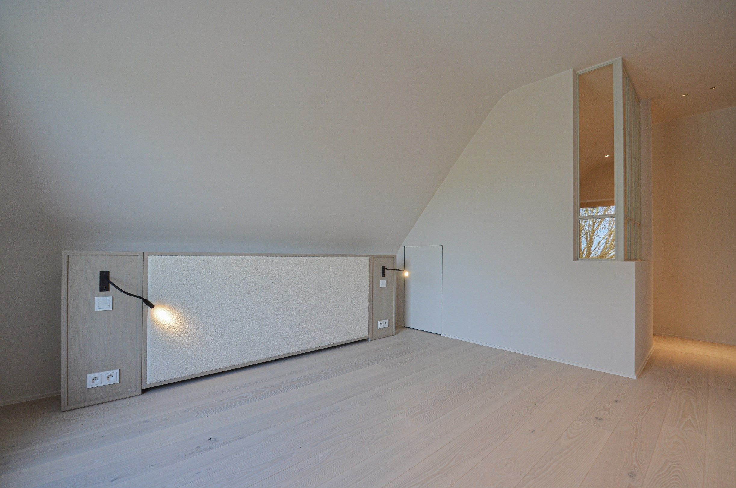 Exclusieve  nieuwbouwwoning afgewerkt met buitengewone materialen en design. foto 20