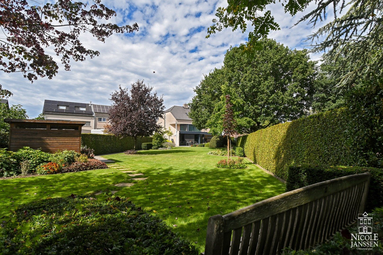 Verzorgde ruime woning met gelijkvloers praktijkgedeelte en prachtige tuin foto 39