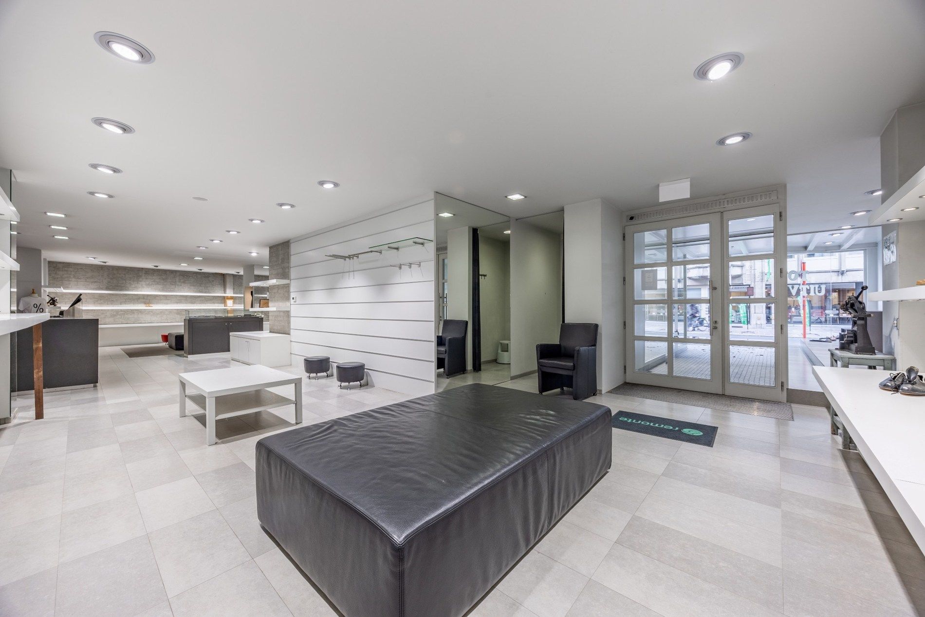 CENTRAAL GELEGEN COMMERCIEEL HANDELSPAND foto 14