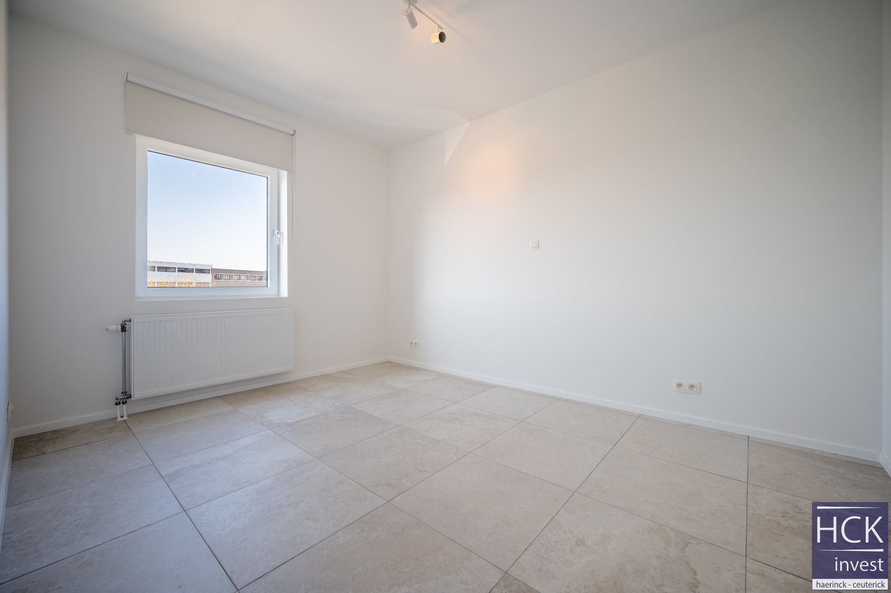 WAREGEM - Prachtig gerenoveerd appartement met 2 SLPK. en terras foto 9