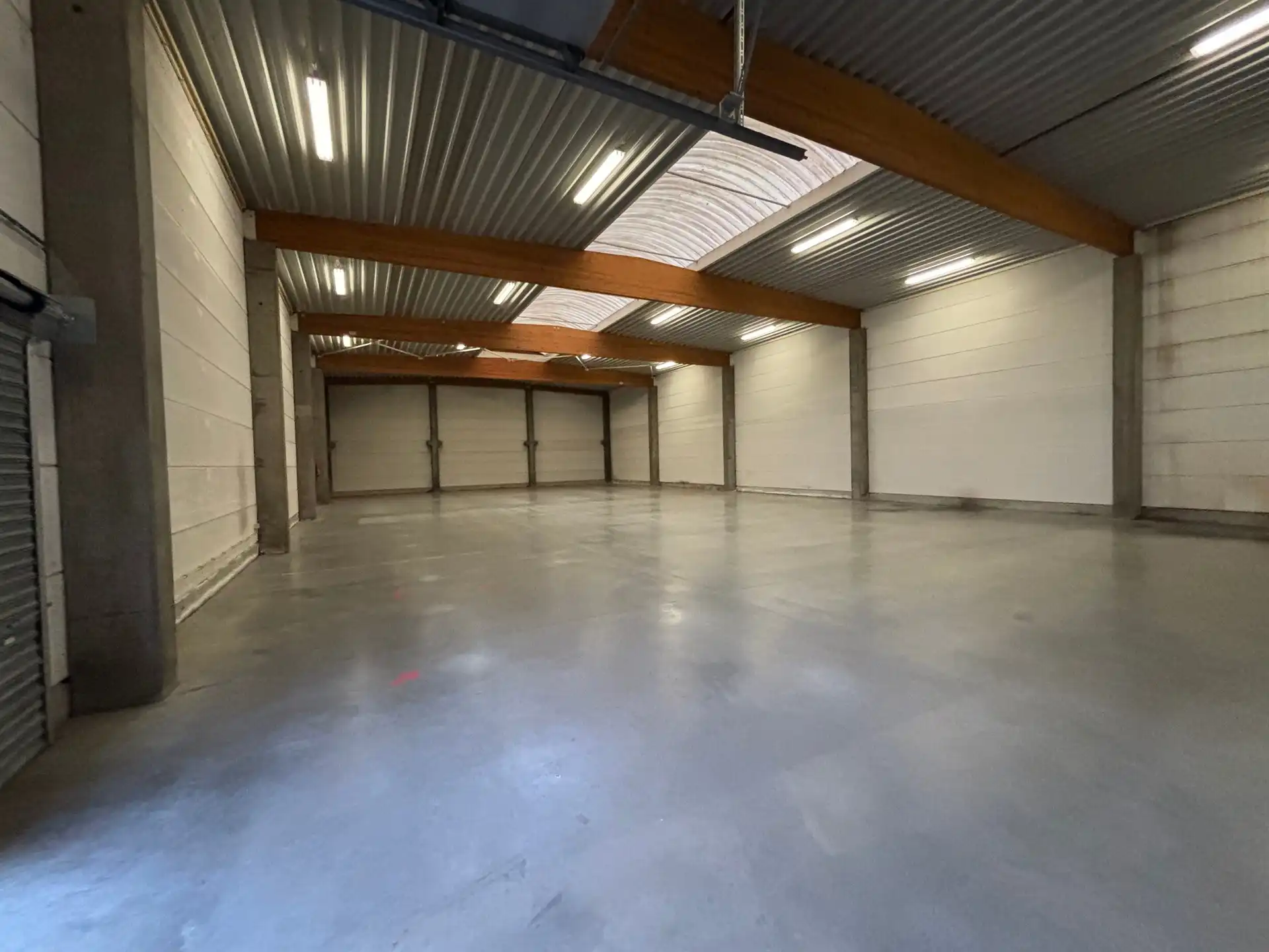 Magazijn in industriepark te Erpe-Mere (410 m²) foto 2