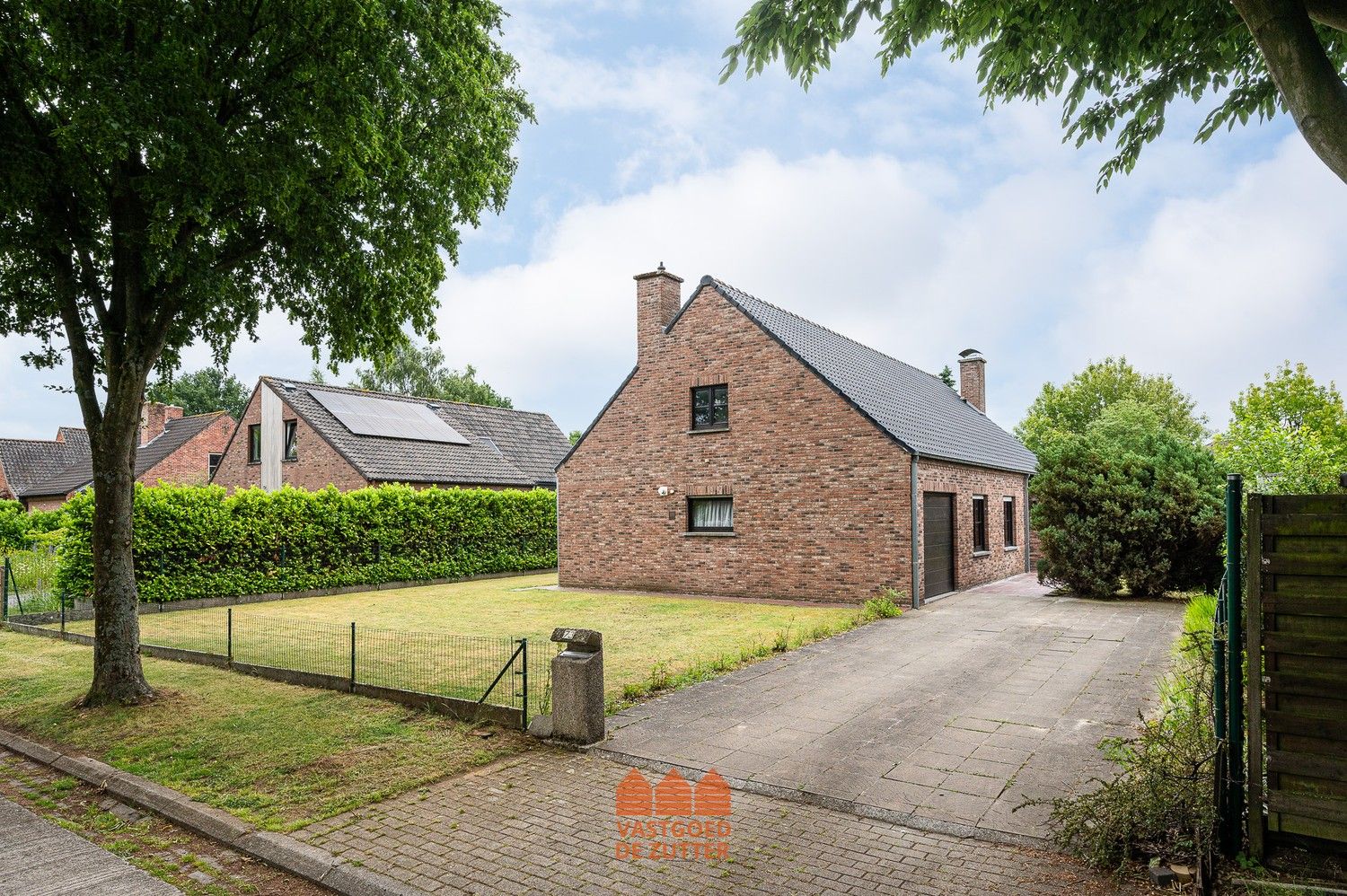 Ruime woning met potentieel en zuidgerichte tuin in doodlopende straat foto 2