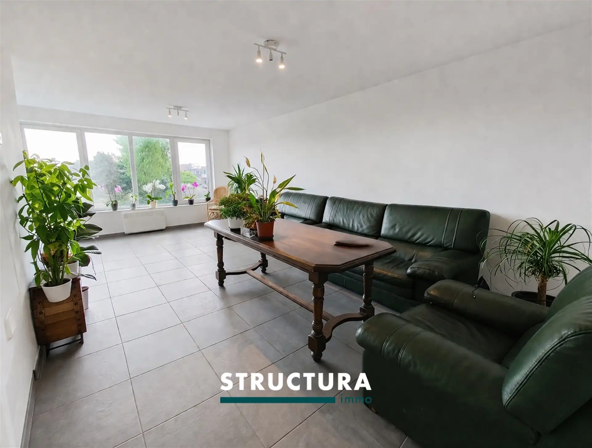 Gerenoveerd appartement op tweede verdiep foto 2