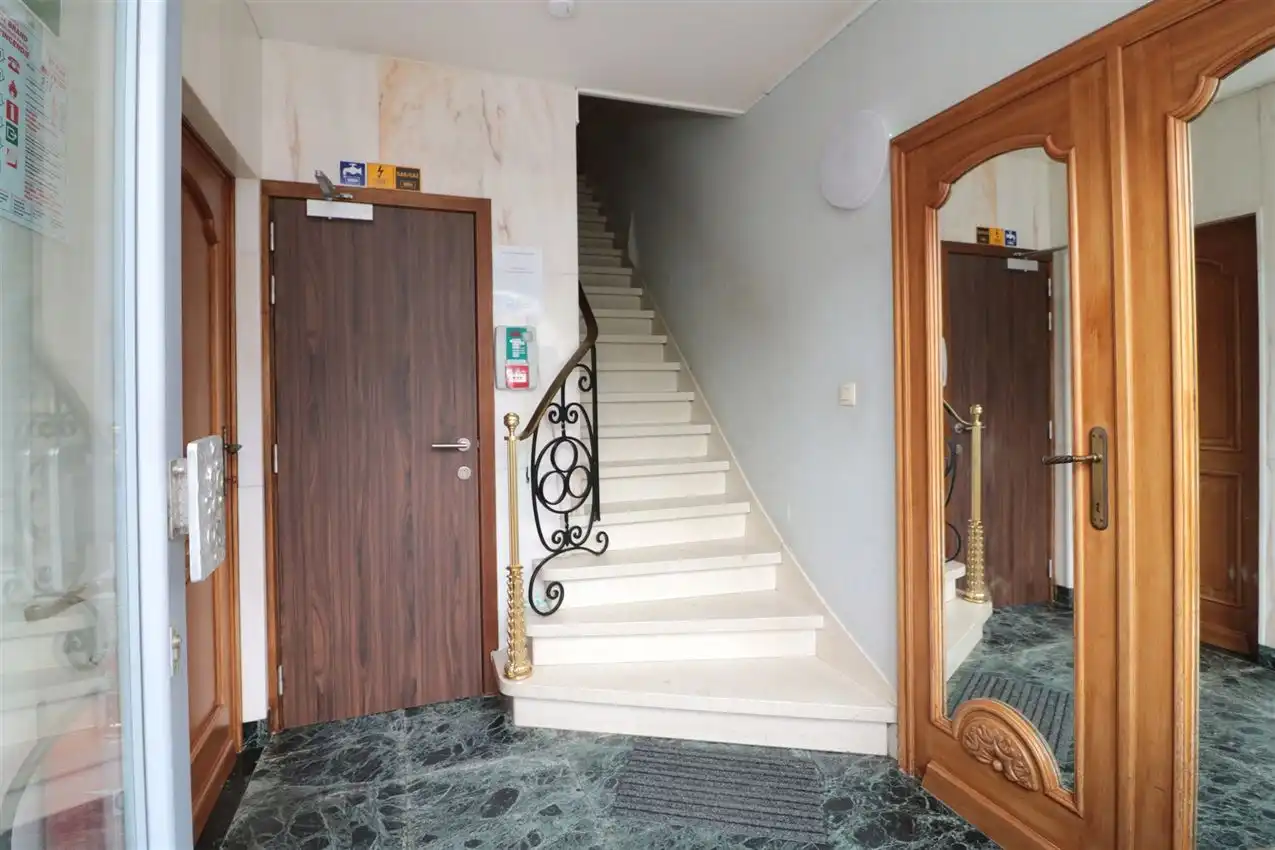 Opbrengsteigendom (handel & 4 app) op toplocatie foto 123