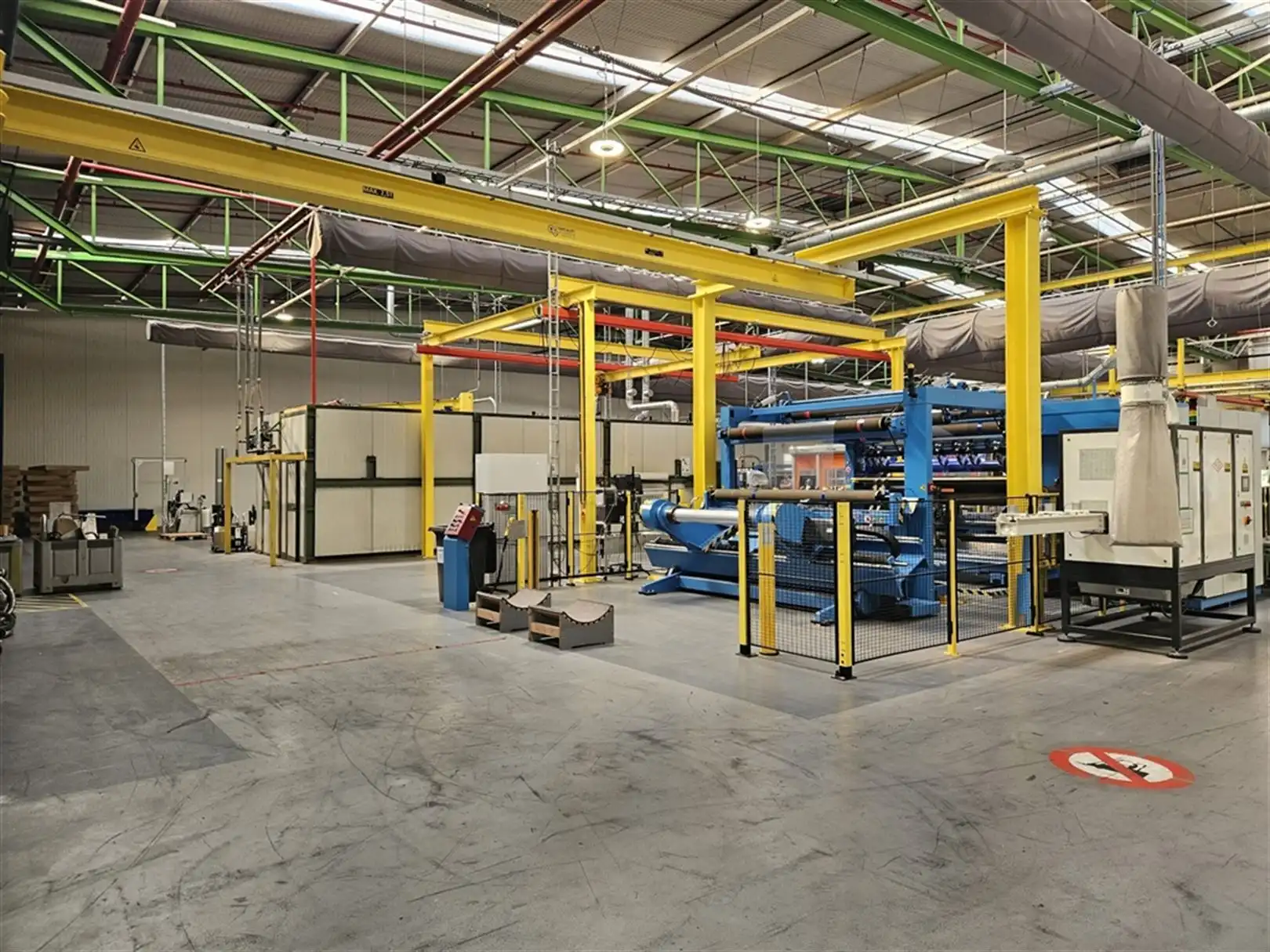 Magazijn met laad- en loskades en kantoren nabij R4 foto 12