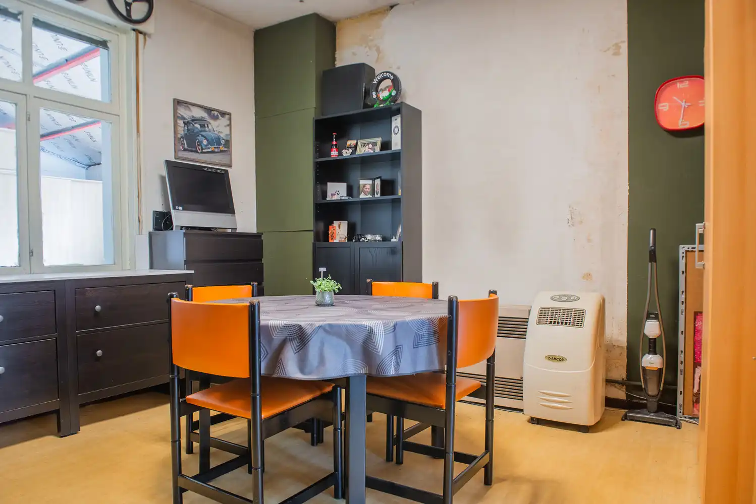 Halfopen woning op een perceel van 532 m² met ruime garage/werkplaats foto 6