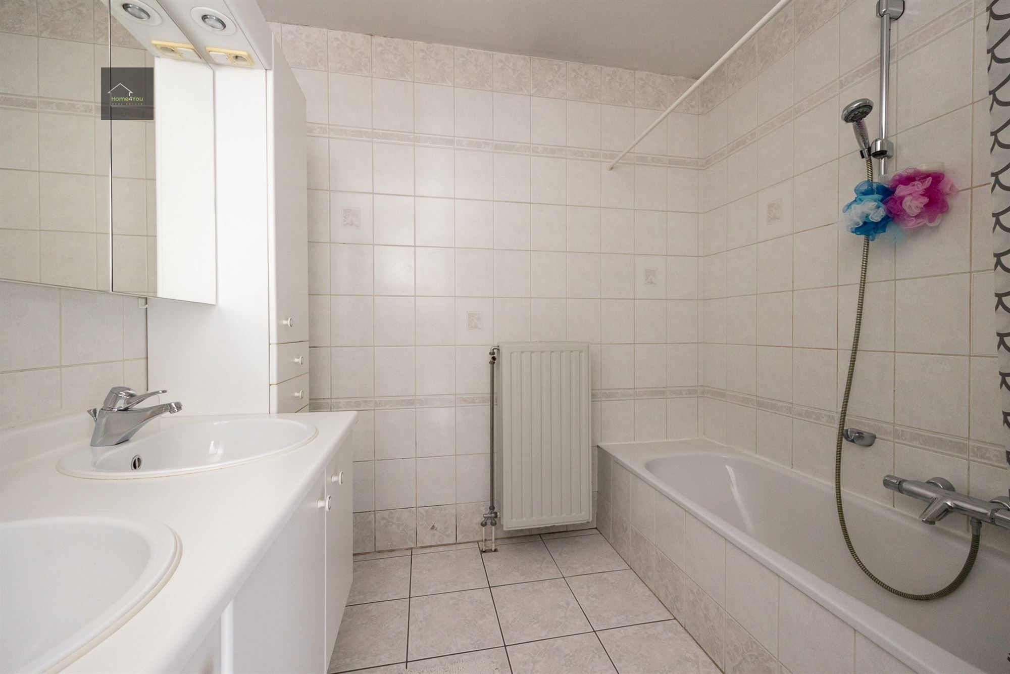 Ruim 3 slaapkamer appartement incl garagebox foto 12